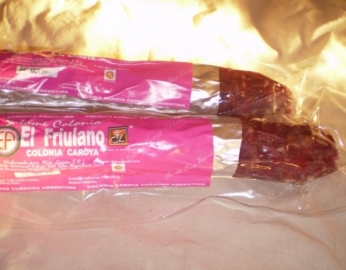 Salame Colonia etiqueta Magenta El Friulano envasado al Vacío