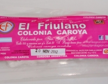 Salame Colonia etiqueta Magenta El Friulano envasado al Vacío